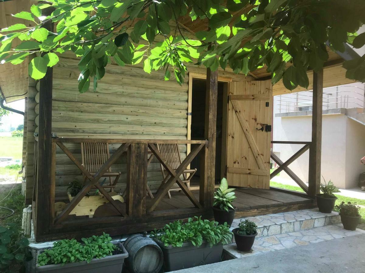 Eko Apartmani Krackovic Golubovci Esterno foto