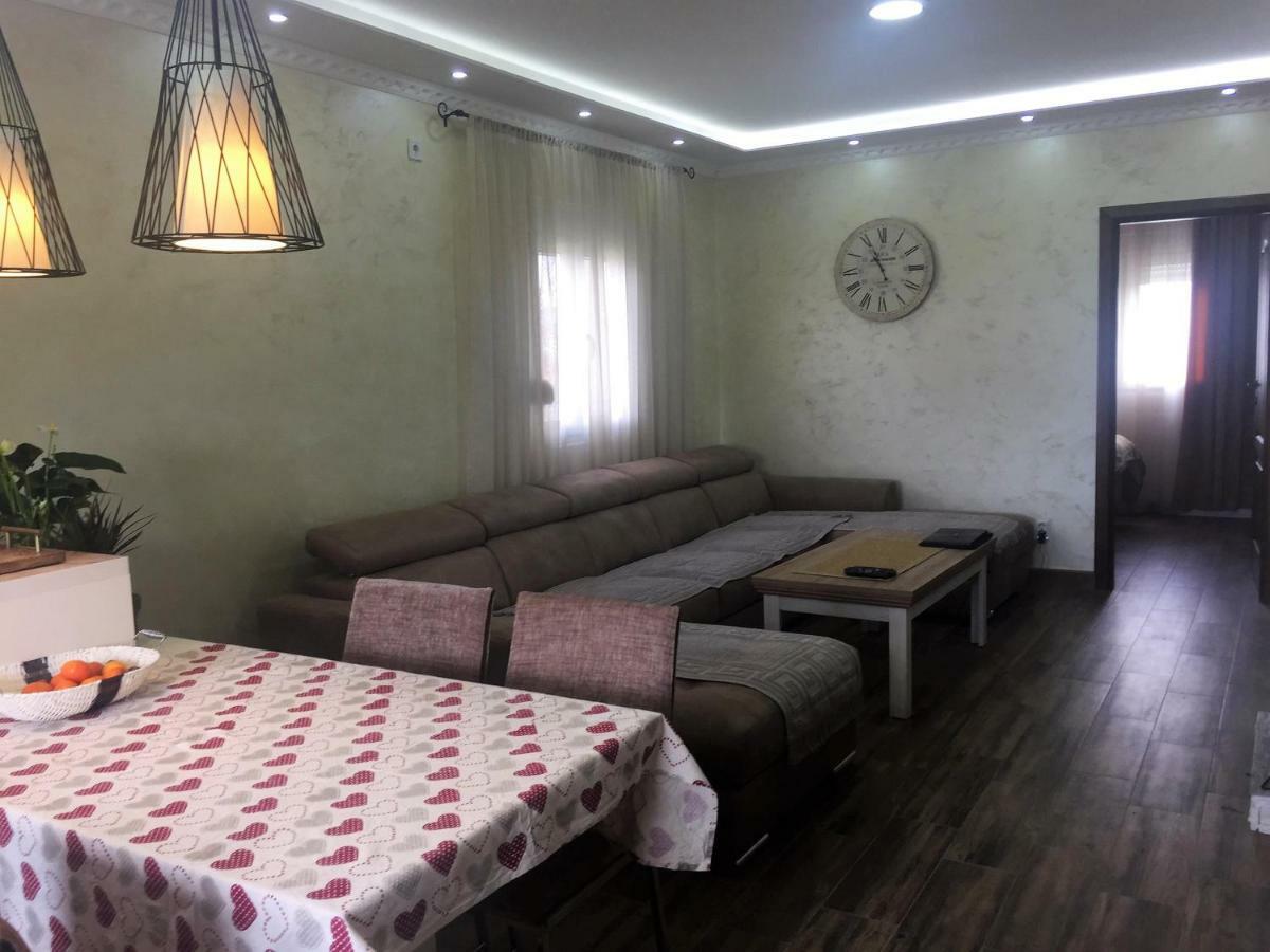 Eko Apartmani Krackovic Golubovci Esterno foto