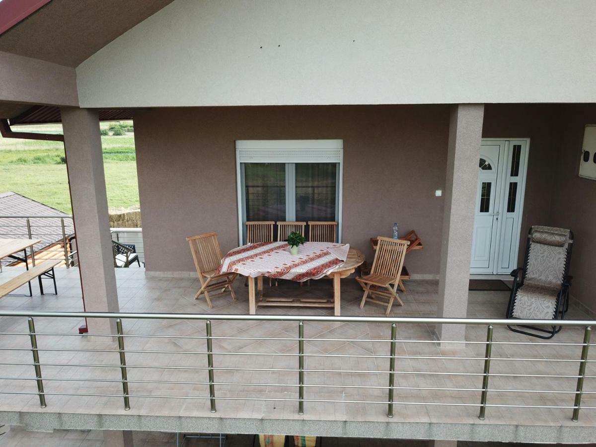 Eko Apartmani Krackovic Golubovci Esterno foto