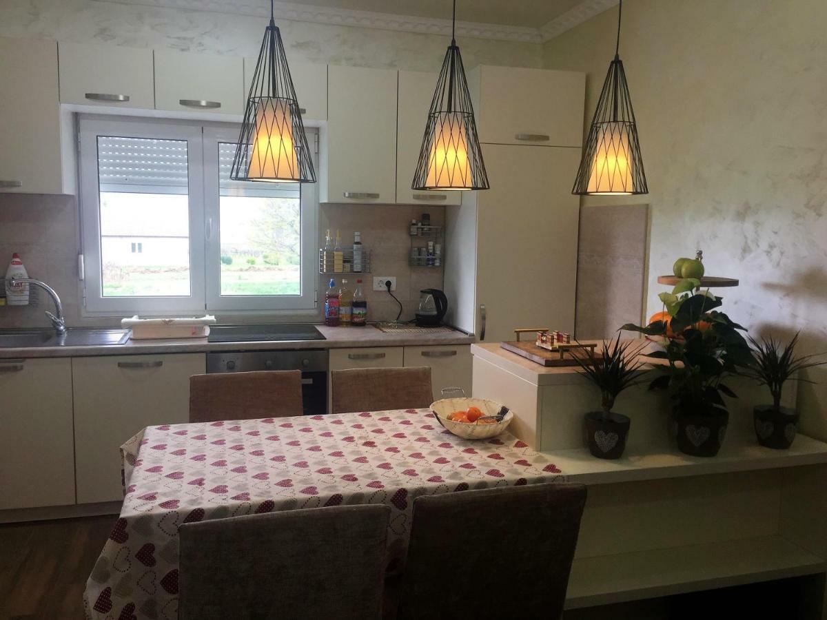 Eko Apartmani Krackovic Golubovci Esterno foto
