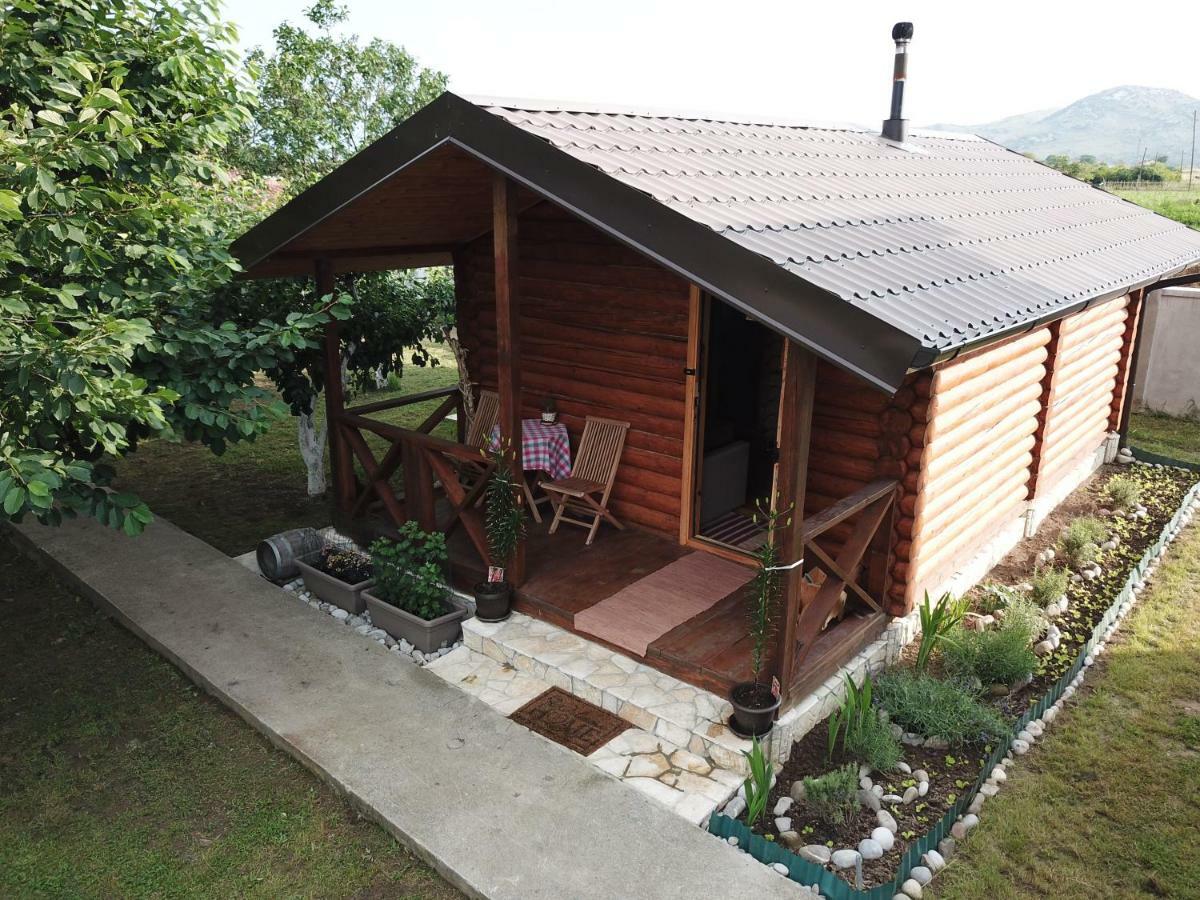 Eko Apartmani Krackovic Golubovci Esterno foto