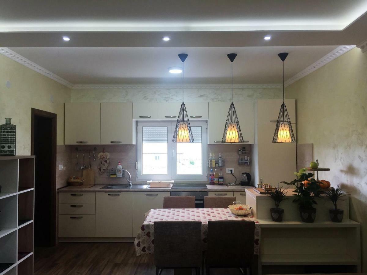 Eko Apartmani Krackovic Golubovci Esterno foto