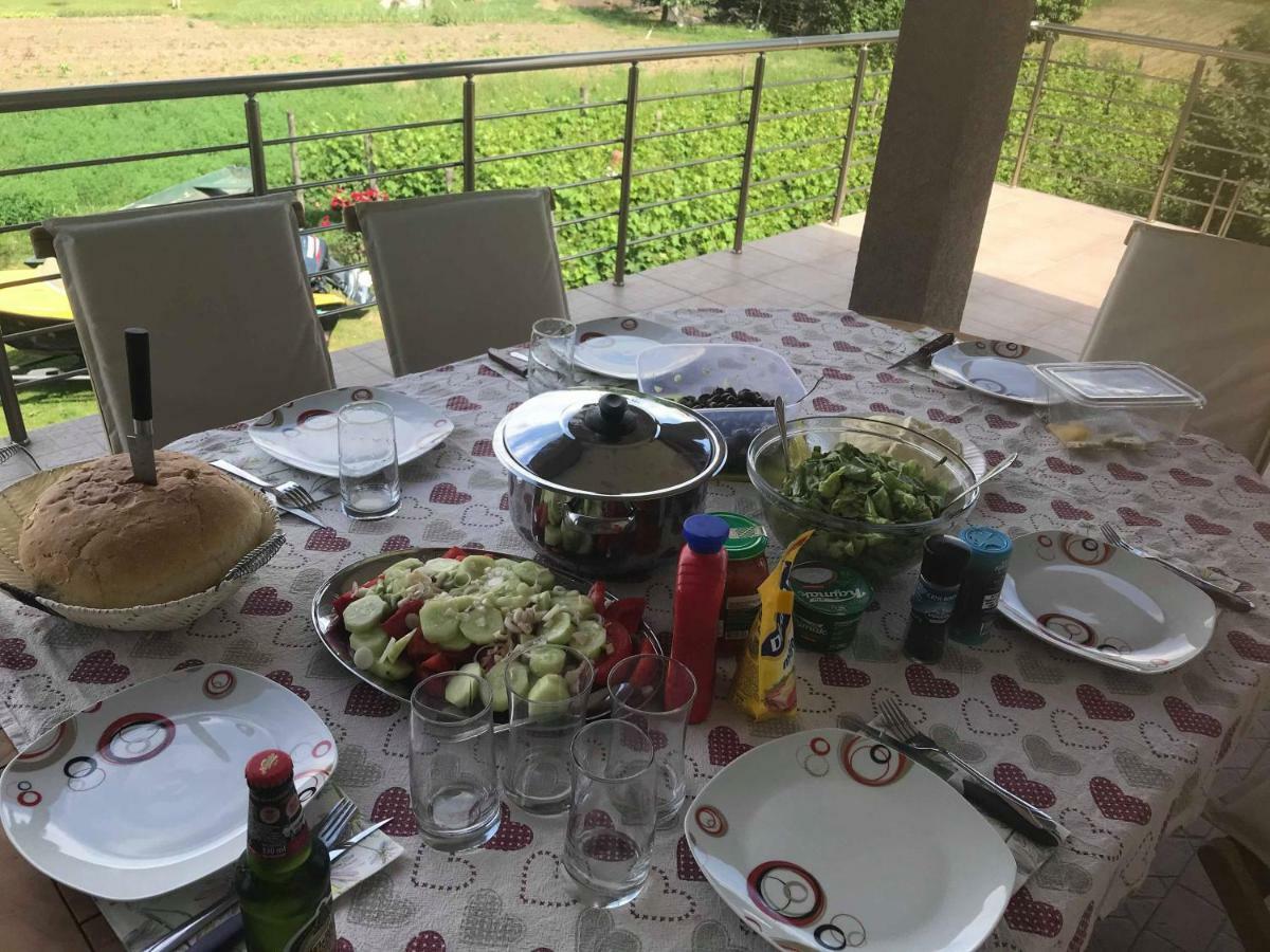 Eko Apartmani Krackovic Golubovci Esterno foto
